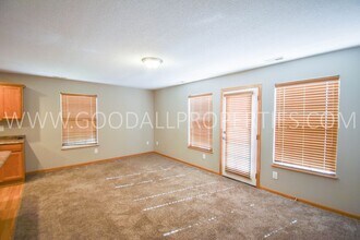 6354 Little Leaf Ln in Pleasant Hill, IA - Building Photo - Building Photo