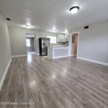 1510 Cambridge Dr in Cocoa, FL - Foto de edificio - Building Photo