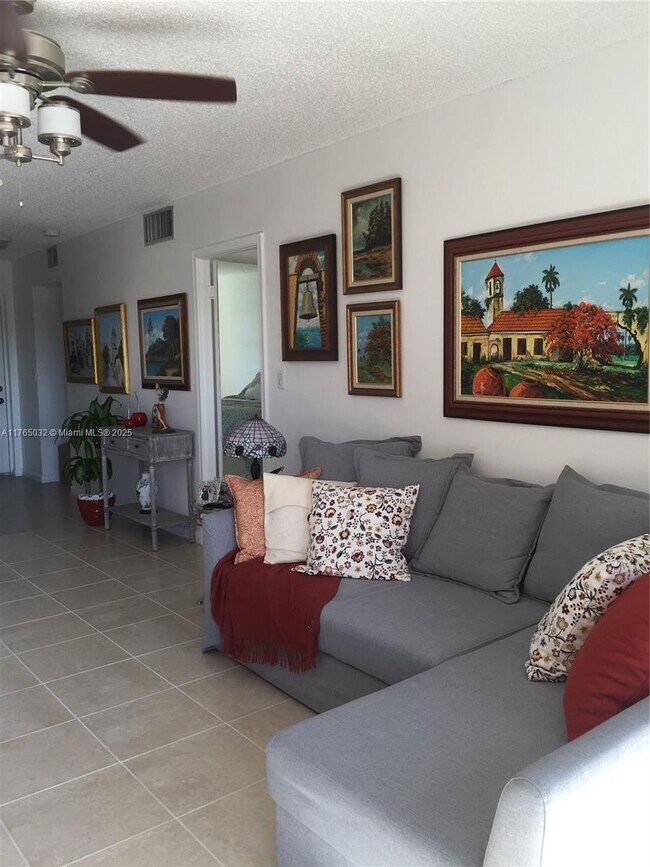 7722 Camino Real in Miami, FL - Building Photo - Building Photo