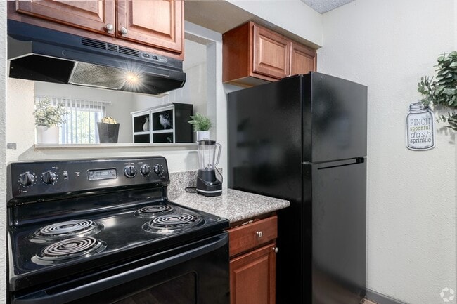 401 Tinker Diagonal St in Oklahoma City, OK - Building Photo - Building Photo