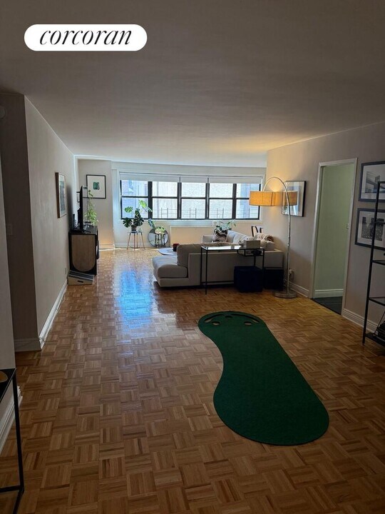 201 E 28th St in New York, NY - Building Photo