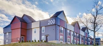 200 Grant Dr in Coraopolis, PA - Building Photo