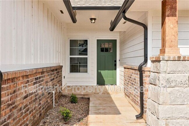 2429 Creekside Cir in Oklahoma City, OK - Building Photo - Building Photo