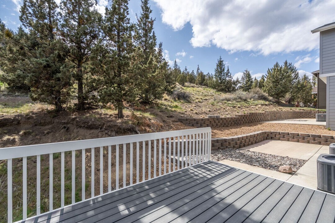 1773 NE Lotus Dr in Bend, OR - Building Photo