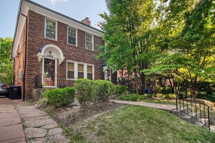 7050 Amherst Ave in University City, MO - Building Photo