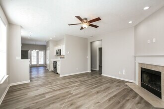 3400 Roundlake Lane in Whitestown, IN - Foto de edificio - Building Photo