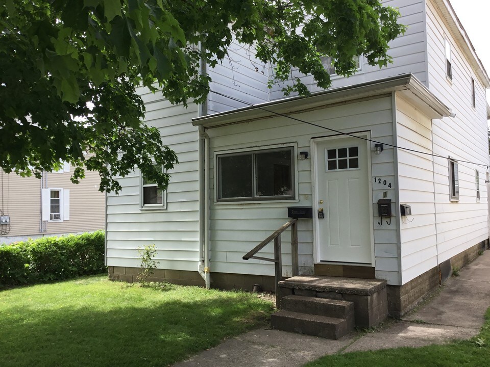 1204 E 10th St, Unit 1 in Erie, PA - Building Photo