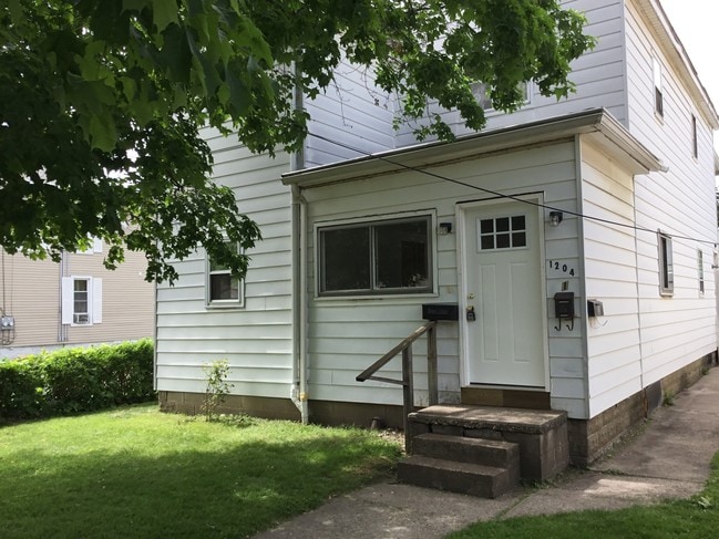 1204 E 10th St, Unit 1