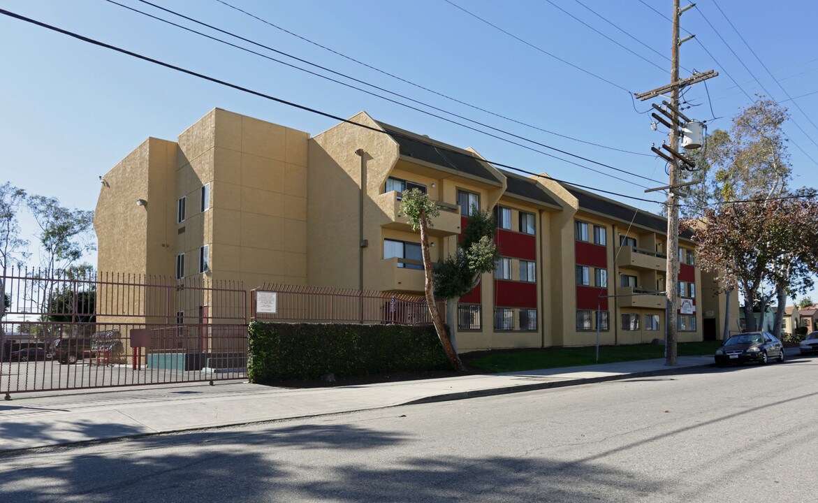 Robert Farrell Manor & Western Gardens in Los Angeles, CA - Building Photo