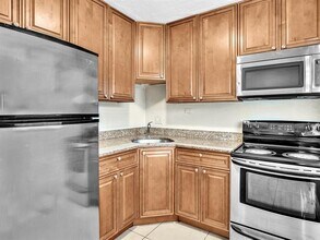 705 SW 15th Ave in Fort Lauderdale, FL - Foto de edificio - Building Photo
