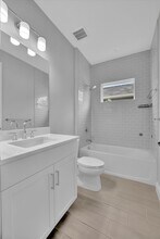 10182 Crystal Isle Cir in Sarasota, FL - Foto de edificio - Building Photo