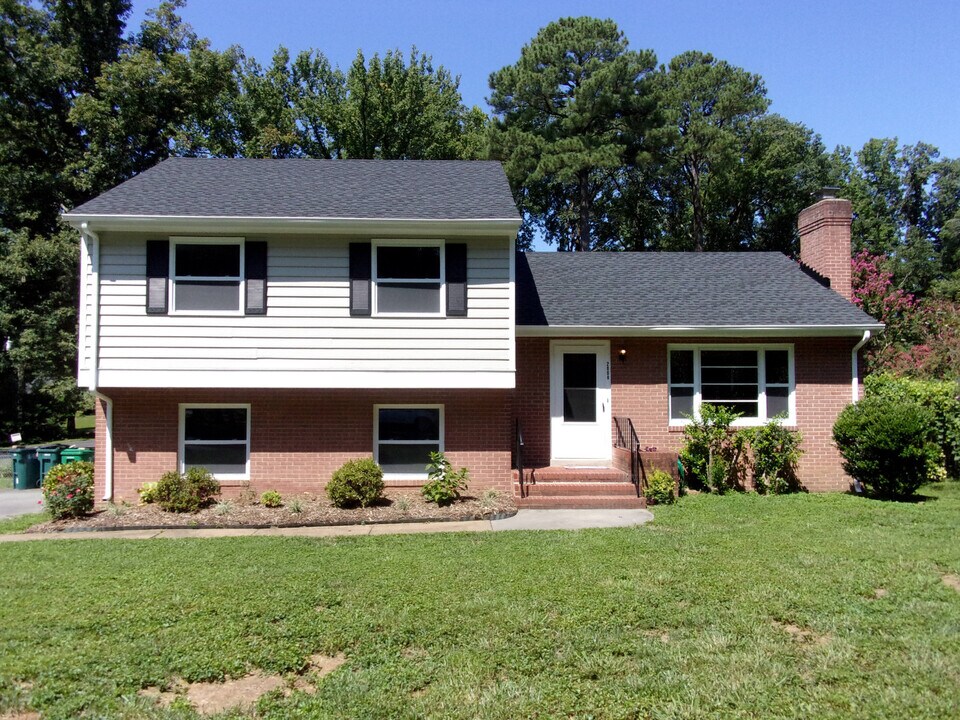 2000 Milbank Rd in Richmond, VA - Building Photo