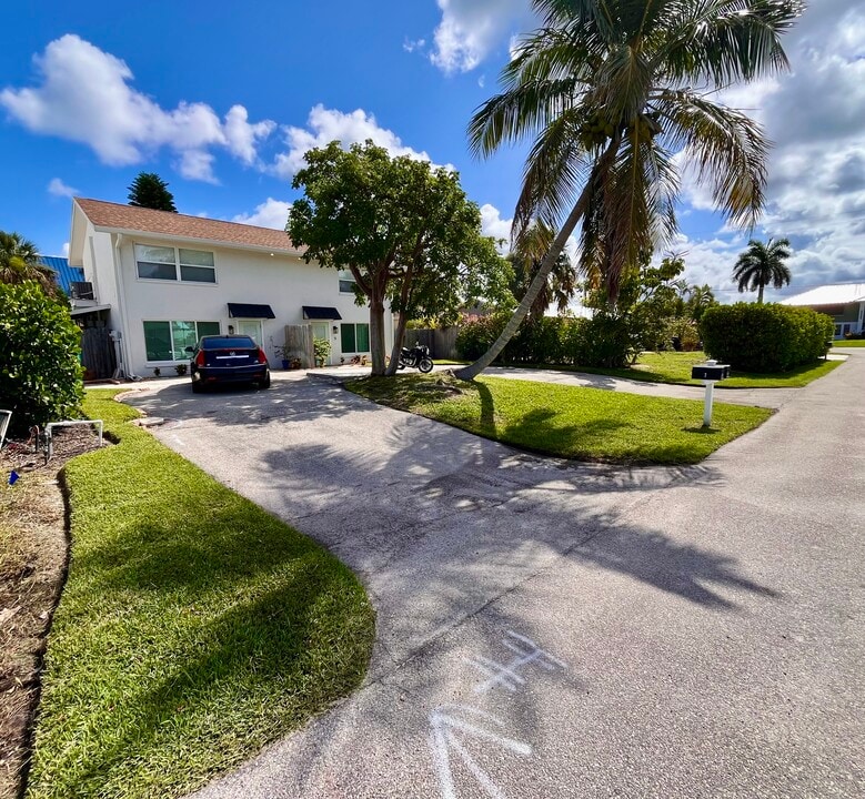 7 Hawk St, Unit 7 Hawk in Naples, FL - Building Photo