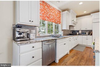 100 Braebank Ln in Bryn Mawr, PA - Building Photo - Building Photo