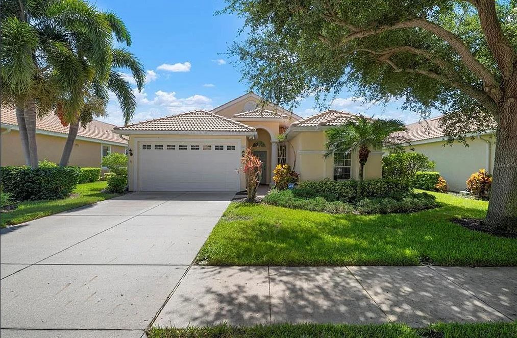 4140 Reflections Pkwy in Sarasota, FL - Building Photo