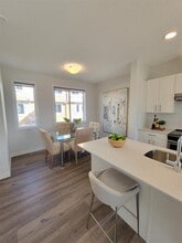 2794 Maple Way NW in Edmonton, AB - Building Photo - Building Photo