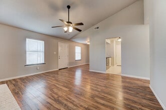 812 Peregrine Dr in Norman, OK - Building Photo - Building Photo