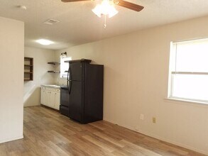 106 W Hudson St-Unit -C in Pittsburg, KS - Building Photo - Building Photo