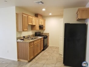 495 W Commercial Ave in El Centro, CA - Building Photo - Building Photo