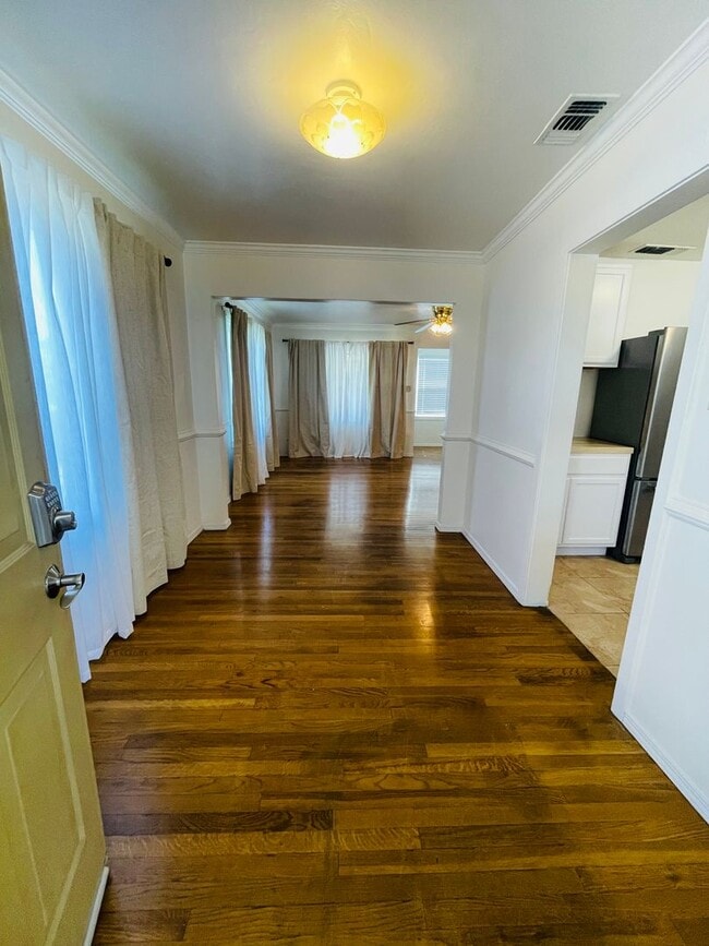 2305 Cantalier St in Sacramento, CA - Building Photo - Building Photo