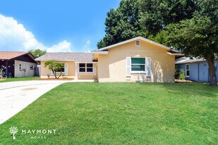 1604 Stonehaven Way in Tarpon Springs, FL - Building Photo