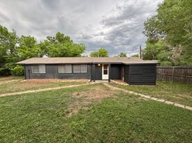 2404 W Elizabeth St in Fort Collins, CO - Building Photo