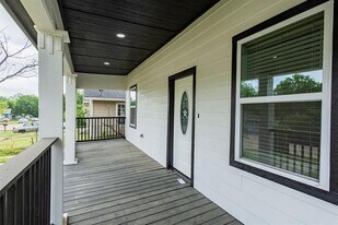 1014 W Morgan St in Denison, TX - Building Photo