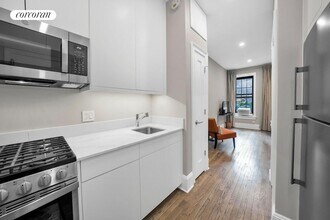 231 E 54th St in New York, NY - Building Photo - Building Photo