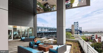 205 Race St, Unit 0B-12E in Philadelphia, PA - Building Photo