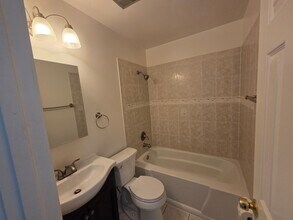11 Napa Valley Rd in Gaithersburg, MD - Building Photo - Building Photo