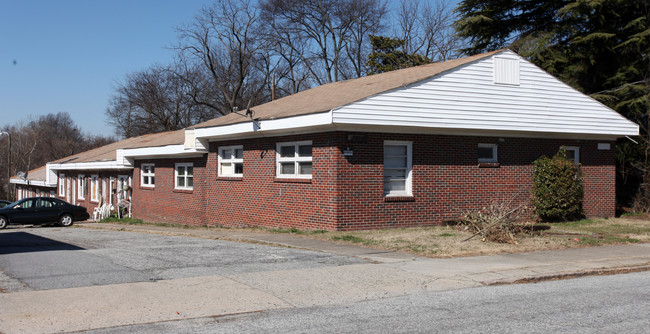 211 N Cedar St in Greensboro, NC - Foto de edificio - Building Photo