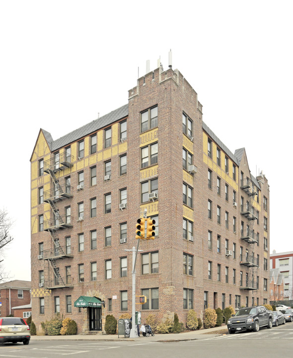 15517 Sanford Ave in Flushing, NY - Foto de edificio