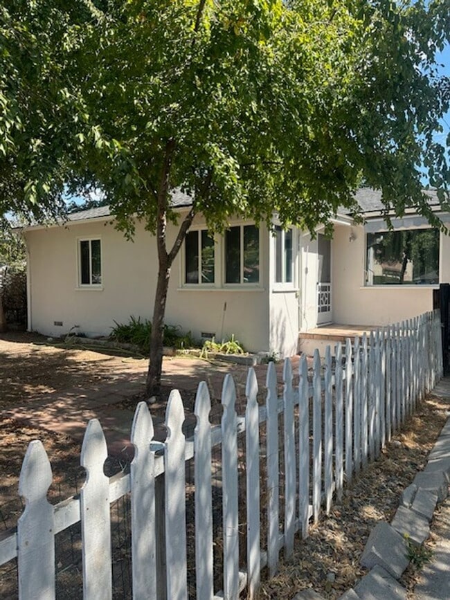 202 Bald St in Ojai, CA - Building Photo - Building Photo