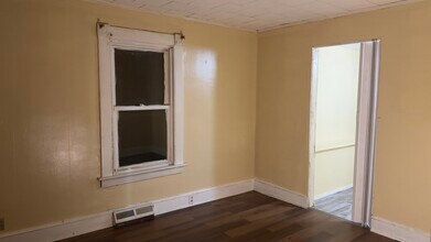 54 High St in Naugatuck, CT - Foto de edificio - Building Photo