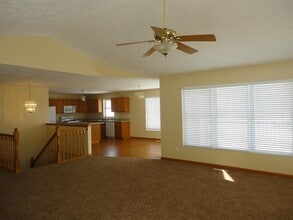 200 Staffordshire Dr NE in Poplar Grove, IL - Foto de edificio - Building Photo