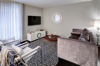 3401 Timmons Ln in Houston, TX - Foto de edificio - Building Photo