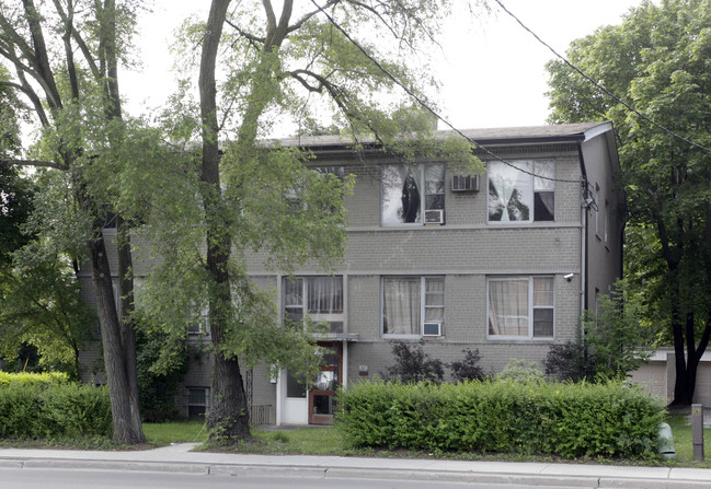 417 Lawrence Ave W in Toronto, ON - Building Photo - Primary Photo