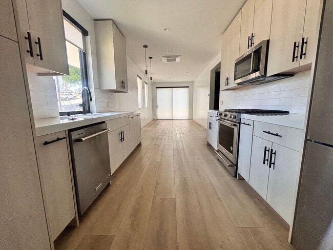 204 W J St in Encinitas, CA - Building Photo - Building Photo