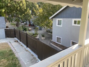 23930 Lake Drive, Unit 202 in Crestline, CA - Foto de edificio - Building Photo