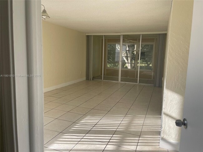 9495 Evergreen Pl, Unit 207 in Davie, FL - Building Photo - Building Photo