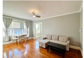 1607 Commonwealth Ave, Unit 9 in Boston, MA - Building Photo - Building Photo