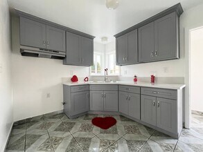 3030 Caspian Ave in Long Beach, CA - Building Photo - Building Photo
