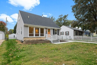 1003 E Hopkins Dr in Bellevue, NE - Building Photo - Building Photo