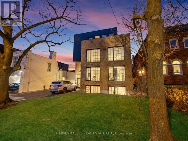 34 Coulson Ave in Toronto, ON - Building Photo - Building Photo