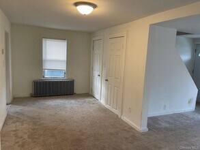 74 Academy St in Patchogue, NY - Foto de edificio - Building Photo