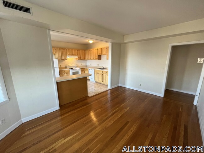 1133 Commonwealth Ave in Boston, MA - Building Photo - Building Photo