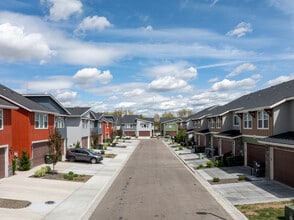 Hensley Station Townhomes in Meridian, ID - Foto de edificio - Building Photo