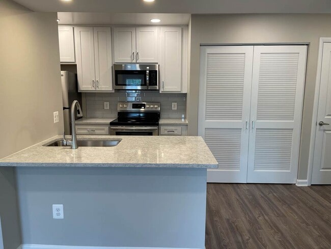 Clarys Crossing in Columbia, MD - Building Photo - Building Photo