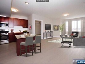 555 10th St in Palisades Park, NJ - Building Photo