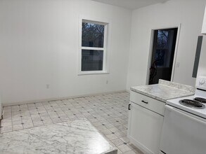 618 Dennis St, Unit Unit 1 in Adrian, MI - Building Photo - Building Photo